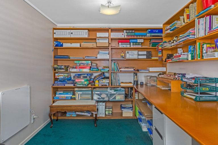 Photo of property in 4 Ranui Terrace, Tawa, Wellington, 5028