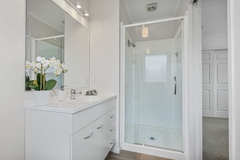 Photo of property in 34 Sailfish Drive, West Harbour, Auckland, 0618