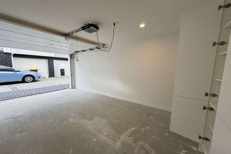 Photo of property in 1d Westall Road, New Lynn, Auckland, 0600