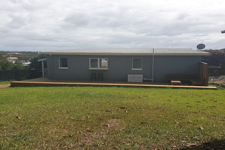 Photo of property in 15 Awaroa Road, Helensville, 0800