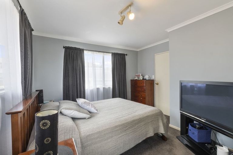 Photo of property in 2/1 Saints Court, Manurewa, Auckland, 2102