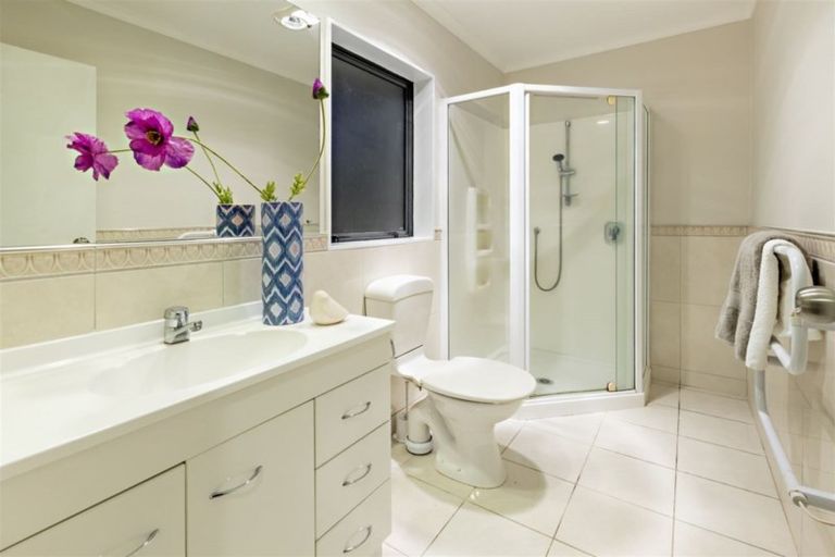 Photo of property in 20 Villino Place, Randwick Park, Auckland, 2105