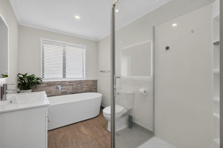 Photo of property in 40 Boocock Crescent, Orewa, 0931