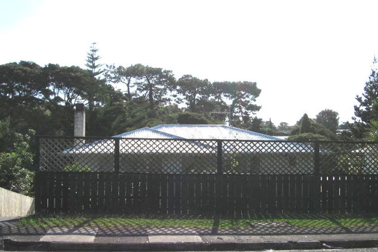 Photo of property in 30 Glen Marine Parade, Glendene, Auckland, 0602