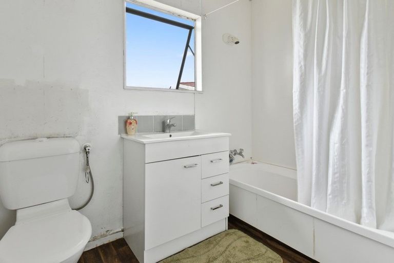 Photo of property in 2/114 Finlayson Avenue, Clendon Park, Auckland, 2103