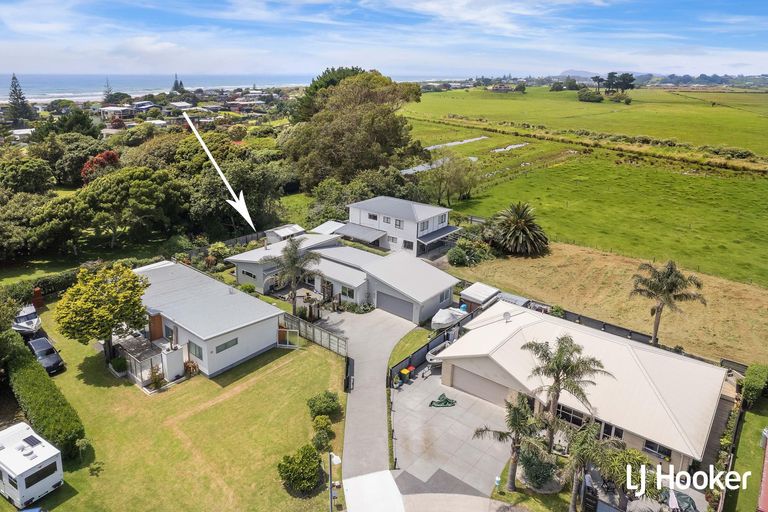 Photo of property in 14 Seafoam Place, Waihi Beach, 3611