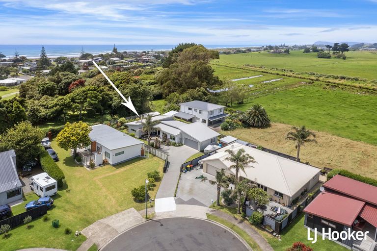 Photo of property in 14 Seafoam Place, Waihi Beach, 3611