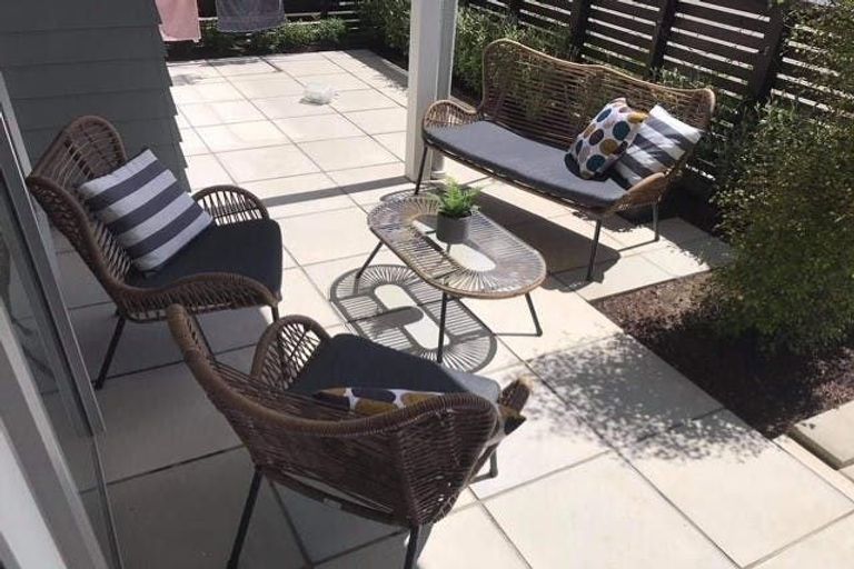 Photo of property in 10 Atkinson Street, Newlands, Wellington, 6037