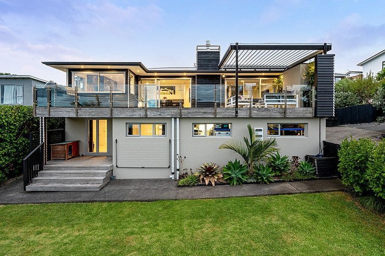 Photo of property in 19a Hyde Road, Rothesay Bay, Auckland, 0630