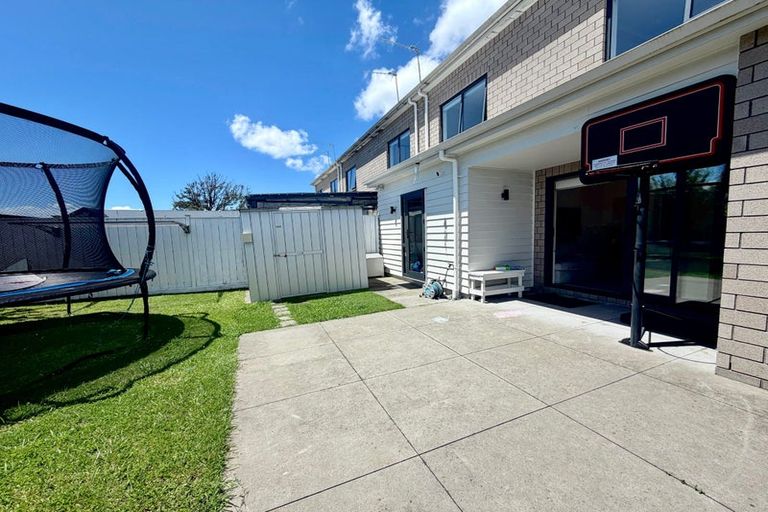 Photo of property in 43 Pepene Avenue, Takanini, 2112