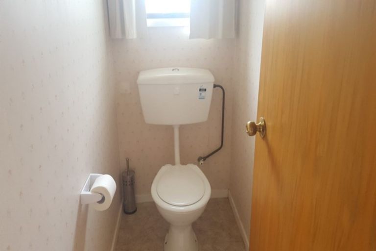 Photo of property in 2/40 Hillcrest Avenue, Hillcrest, Auckland, 0627