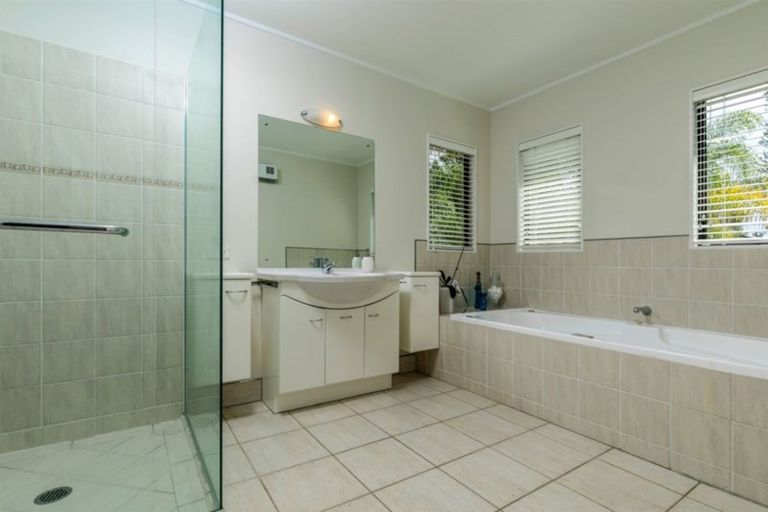 Photo of property in 23 Treetops Way, Bayview, Auckland, 0629