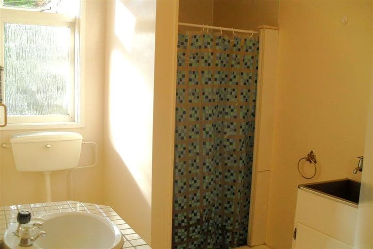 Photo of property in 9 Hungerford Road, Lyall Bay, Wellington, 6022