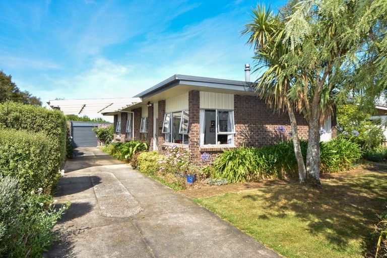 Photo of property in 1 Philip Street, Carterton, 5713