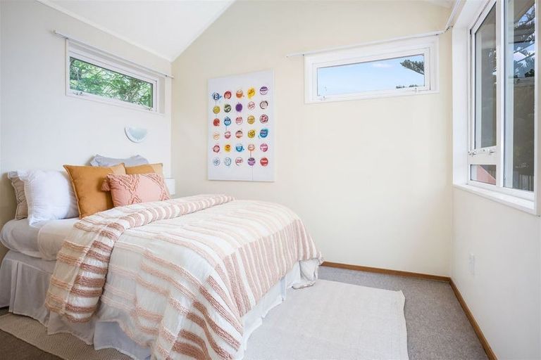 Photo of property in 13 Sunset Parade, Plimmerton, Porirua, 5026