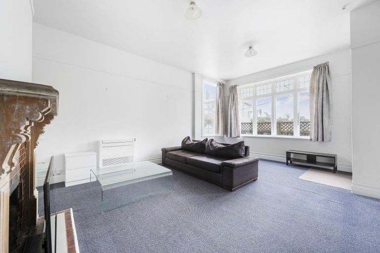 Photo of property in 54 Roxburgh Street, Mount Victoria, Wellington, 6011