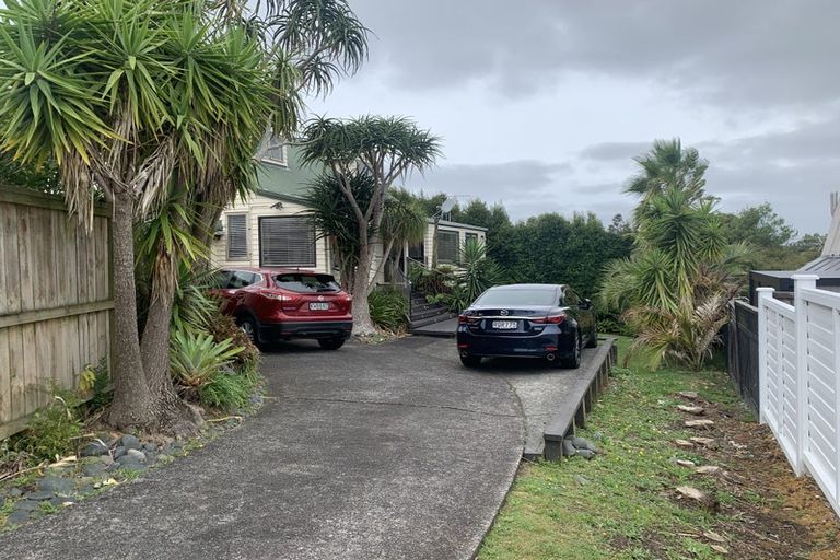 Photo of property in 1/15 Sunnynook Road, Forrest Hill, Auckland, 0620