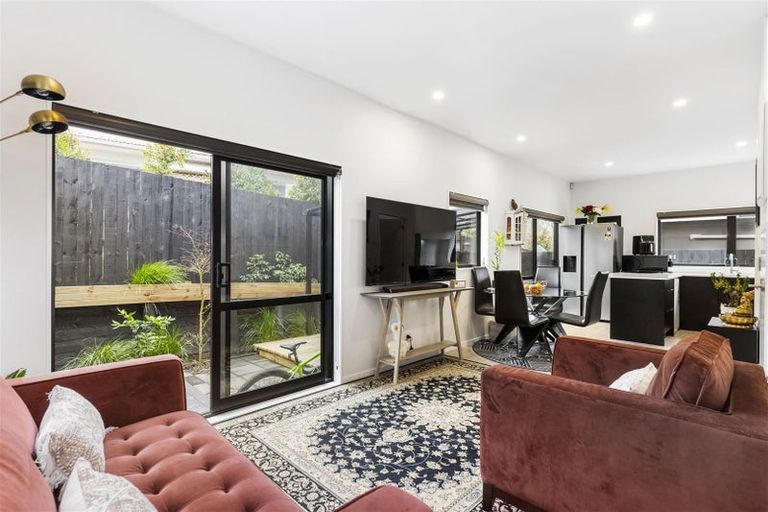 Photo of property in 8b Edgar Pearce Place, Howick, Auckland, 2014