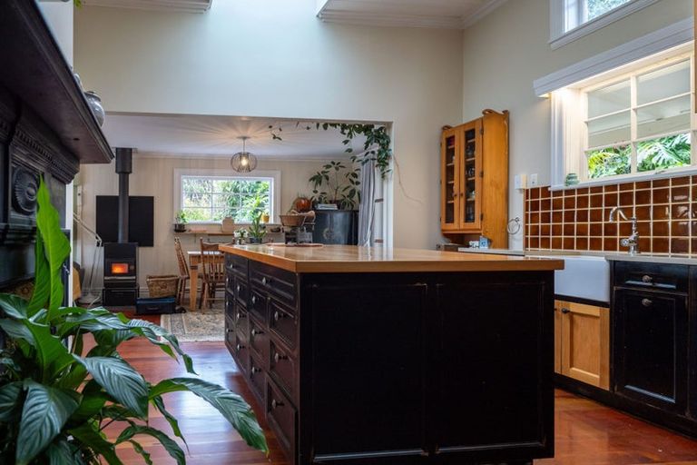 Photo of property in 9 Robertson Street, Russell, 0202