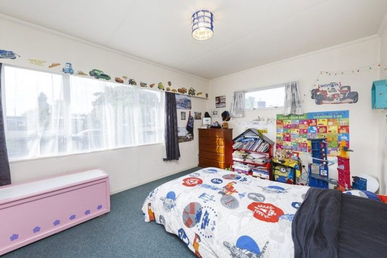 Photo of property in 27 Pinedale Parade, Milson, Palmerston North, 4414