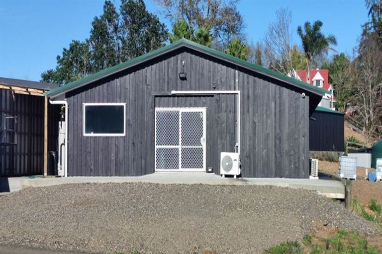 Photo of property in 59 Chamberlain Road, Bombay, 2675