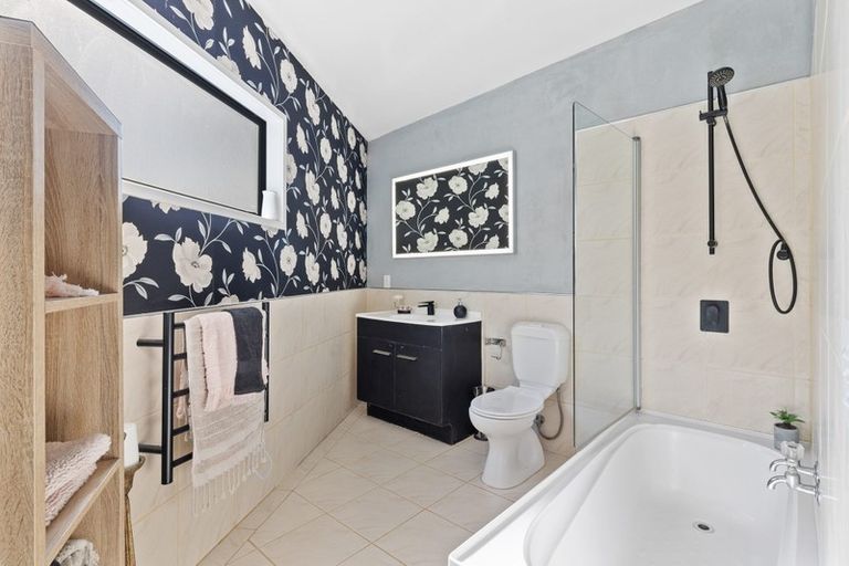 Photo of property in 120a Awaruku Road, Torbay, Auckland, 0630