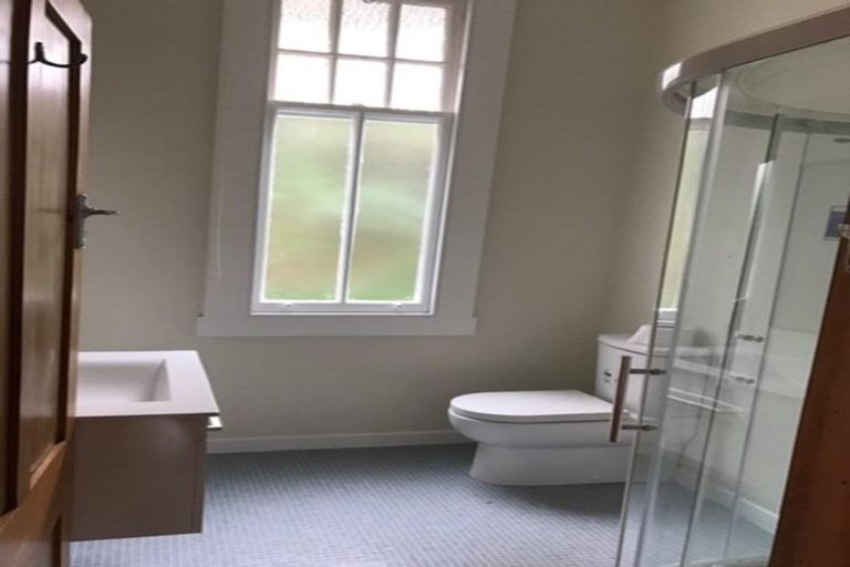 Photo of property in 2/22 Kiteroa Terrace, Rothesay Bay, Auckland, 0630