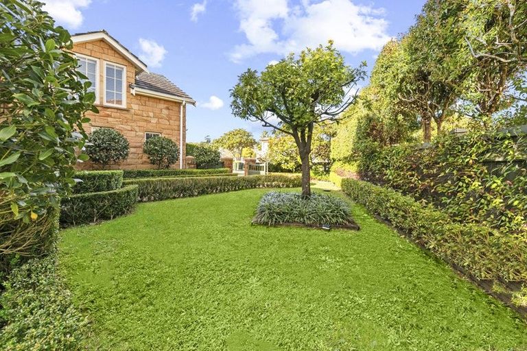 Photo of property in 12 Fairfield Lane, East Tamaki Heights, Auckland, 2016