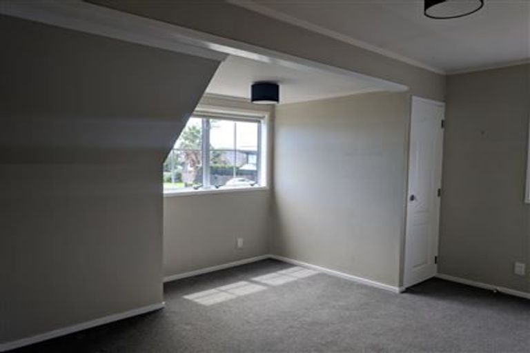 Photo of property in 1/52 Milford Road, Milford, Auckland, 0620