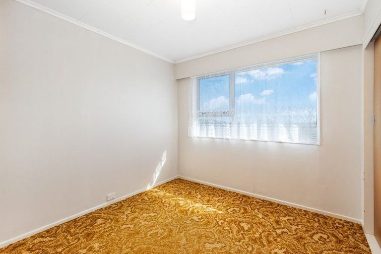 Photo of property in 28 Edgecombe Street, Newlands, Wellington, 6037