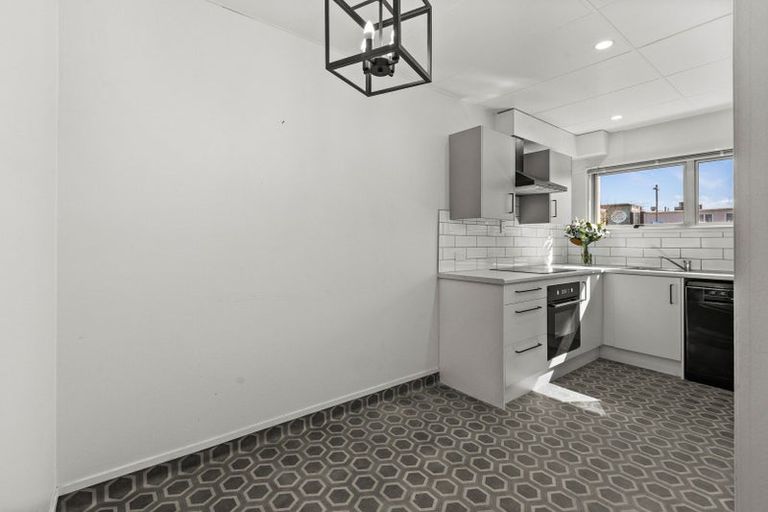 Photo of property in 1/8 Lee Road, Taradale, Napier, 4112