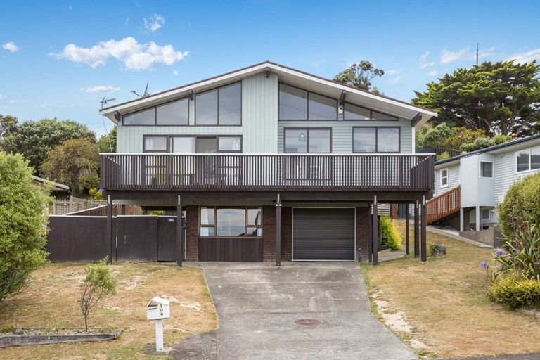 Photo of property in 106 Gloaming Hill, Titahi Bay, Porirua, 5022