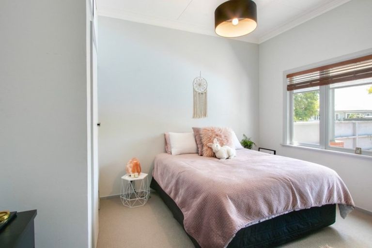 Photo of property in 28 Avenue Road, Greenmeadows, Napier, 4112