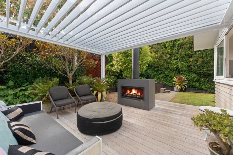 Photo of property in 17 Palmerston Road, Birkenhead, Auckland, 0626