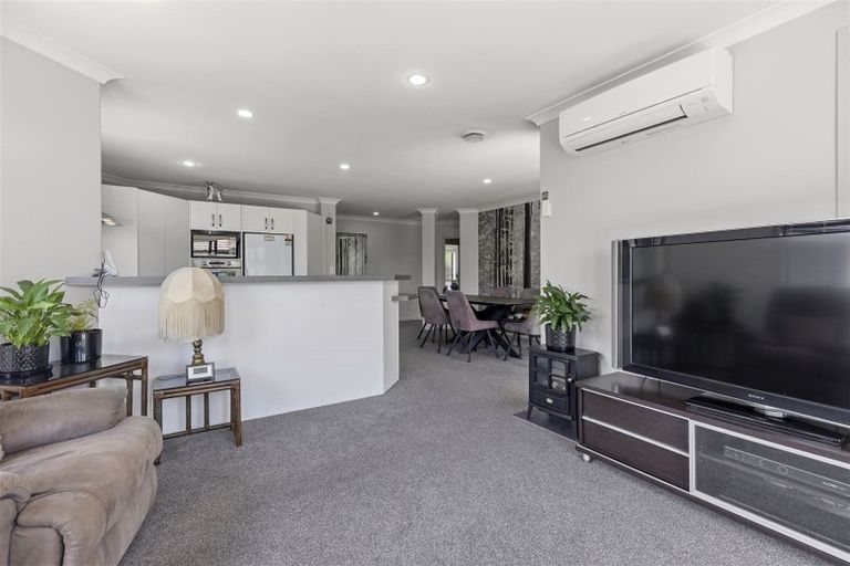 Photo of property in 30 Seabreeze Place, Papamoa Beach, Papamoa, 3118