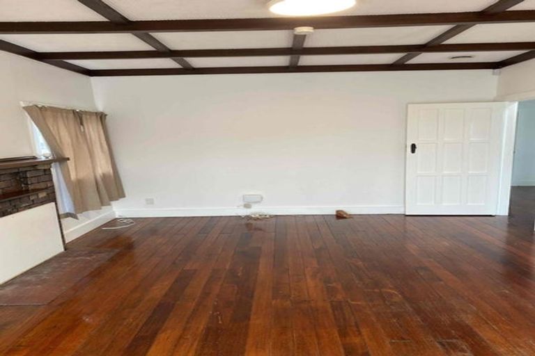 Photo of property in 1072 Great North Road, Point Chevalier, Auckland, 1022
