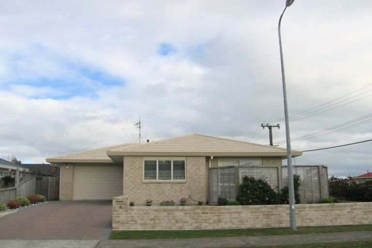 Photo of property in 2 Brookfield Place, Paraparaumu, 5032