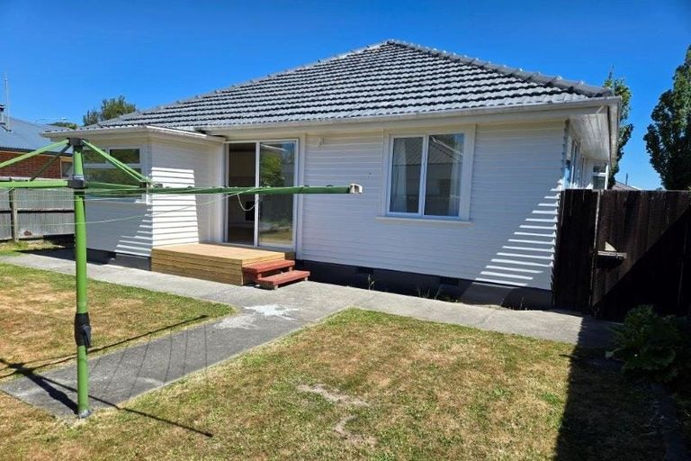 Photo of property in 2/102 Yaldhurst Road, Sockburn, Christchurch, 8042