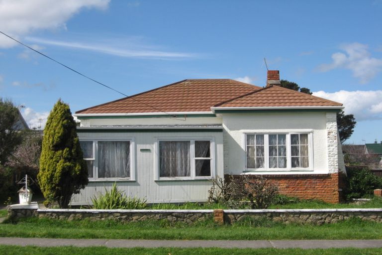 Photo of property in 18 Miro Street, Castlecliff, Whanganui, 4501