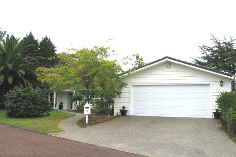 Photo of property in 32 Ganymede Place, Half Moon Bay, Auckland, 2012