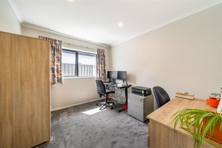 Photo of property in 36 Te Kaeaea Crescent, Wallaceville, Upper Hutt, 5018