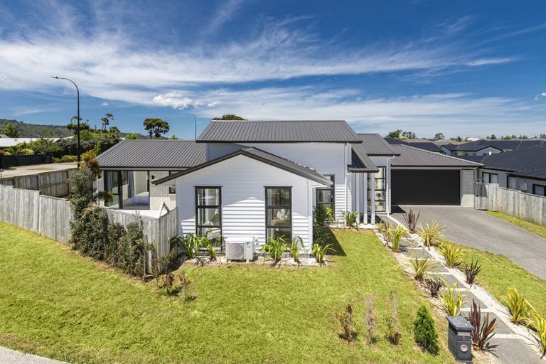 Photo of property in 1 Mcindoe Road, Kumeu, 0810