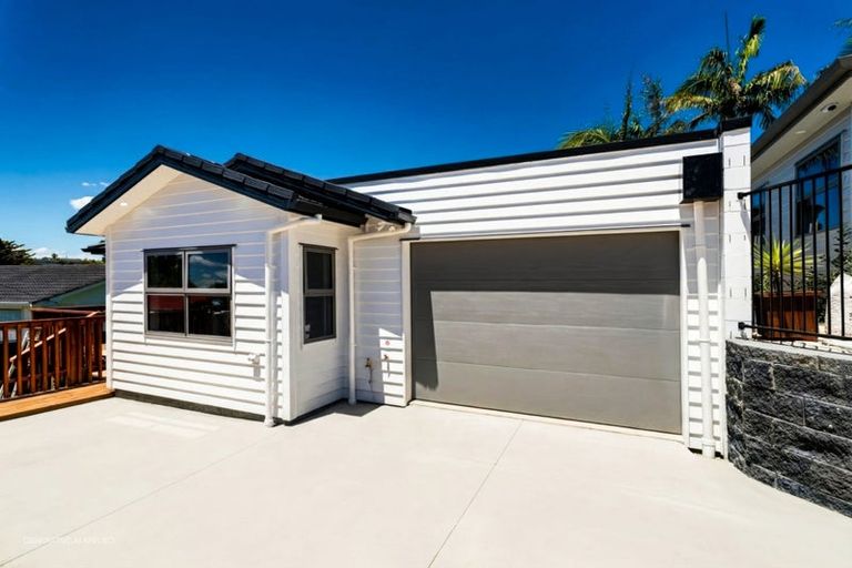 Photo of property in 74b Awaroa Road, Sunnyvale, Auckland, 0612
