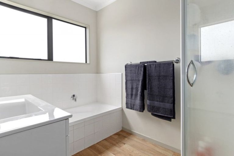 Photo of property in 52 Inverness Drive, Pyes Pa, Tauranga, 3112