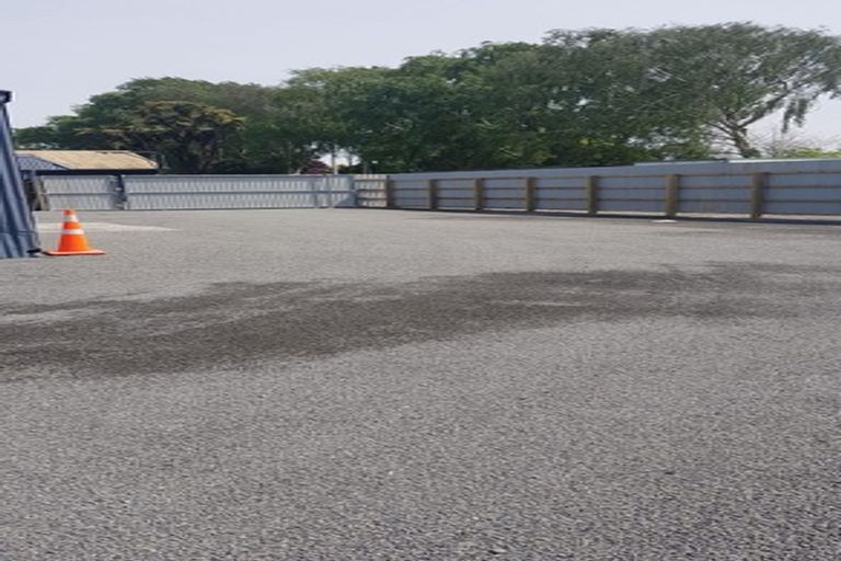 Photo of property in 733 Harewood Road, Harewood, Christchurch, 8051