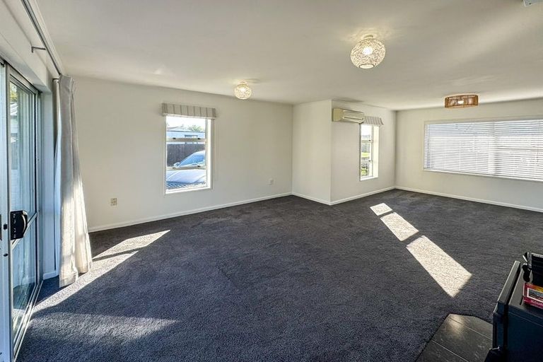 Photo of property in 10b Karlaw Place, Parklands, Christchurch, 8083