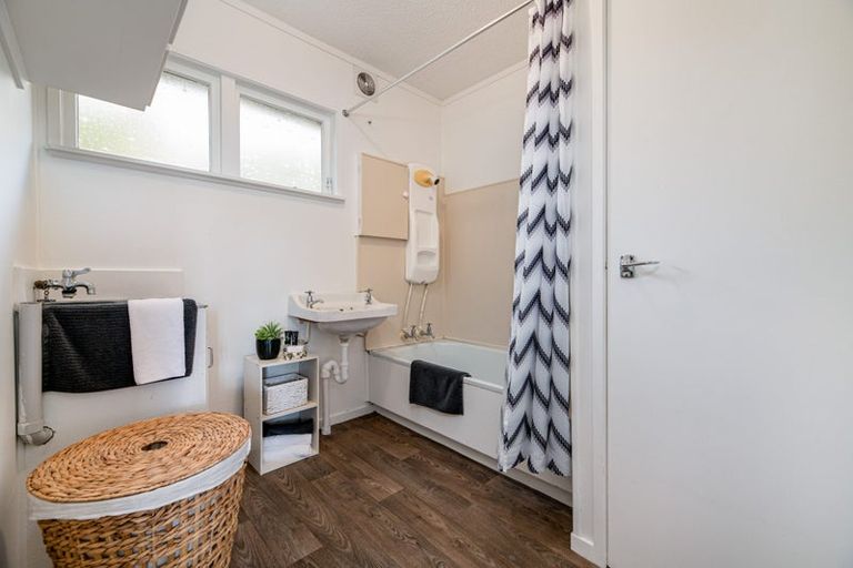 Photo of property in 2/219 Swanson Road, Henderson, Auckland, 0610