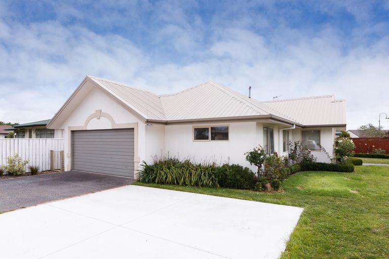 Photo of property in 1 Lancewood Lane, Roslyn, Palmerston North, 4414