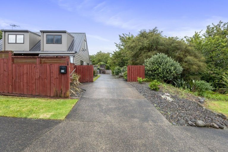 Photo of property in 92 Heta Road, Highlands Park, New Plymouth, 4312