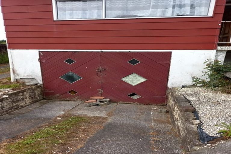 Photo of property in 9 Kelman Road, Kelston, Auckland, 0602